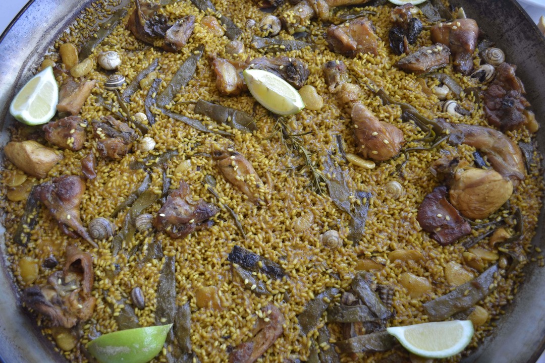 paella con conejo valenciana